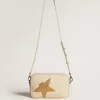 Bolso Star en piel martillada color mantequilla con estrella de cristal Swarovski Bolso Star en piel martillada color mantequilla con estrella de cristal Swarovski