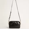 Bolso Star en piel negra brillante con estrella tono sobre tono Bolso Star en piel negra brillante con estrella tono sobre tono