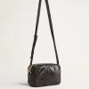 Bolso Star en piel negra brillante con estrella tono sobre tono Bolso Star en piel negra brillante con estrella tono sobre tono