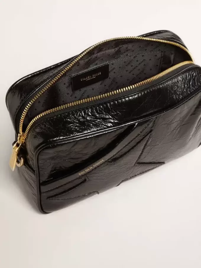 Bolso Star en piel negra brillante con estrella tono sobre tono Bolso Star en piel negra brillante con estrella tono sobre tono