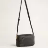 Bolso Star en piel negra con estrella tono sobre tono