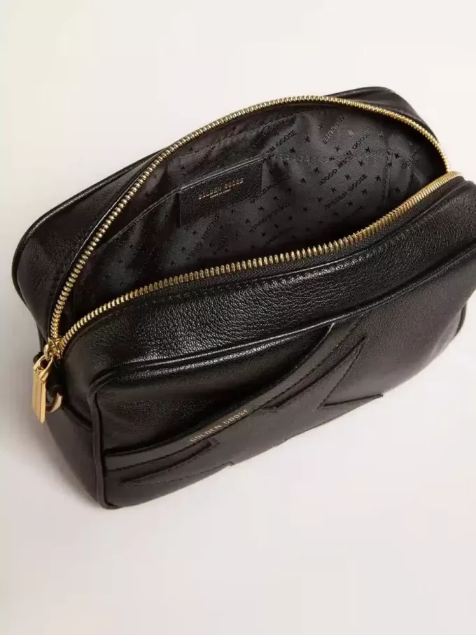 Bolso Star en piel negra con estrella tono sobre tono