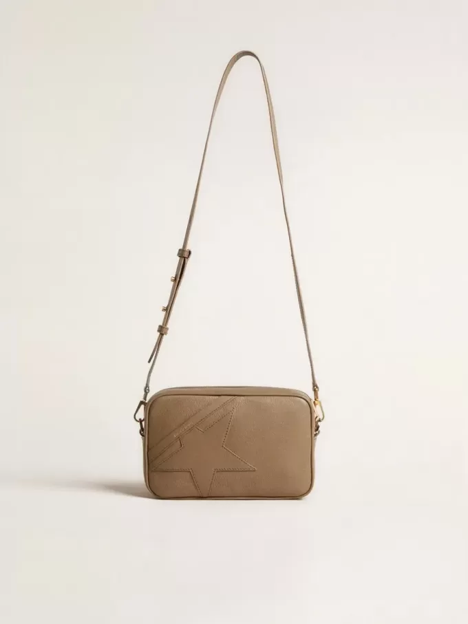 Bolso Star en piel verde salvia con estrella tono sobre tono Bolso Star en piel verde salvia con estrella tono sobre tono
