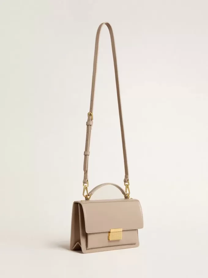 Bolso Venezia en piel beige con ribetes y detalles dorados Bolso Venezia en piel beige con ribetes y detalles dorados
