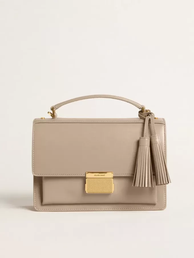 Bolso Venezia en piel beige con ribetes y detalles dorados Bolso Venezia en piel beige con ribetes y detalles dorados