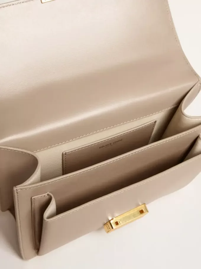 Bolso Venezia en piel beige con ribetes y detalles dorados Bolso Venezia en piel beige con ribetes y detalles dorados