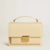 Bolso Venezia en piel con estampado pitón beige y detalles dorados. Bolso Venezia en piel con estampado pitón beige y detalles dorados.