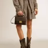 Bolso Venezia en piel envejecida negra con detalles dorados Bolso Venezia en piel envejecida negra con detalles dorados