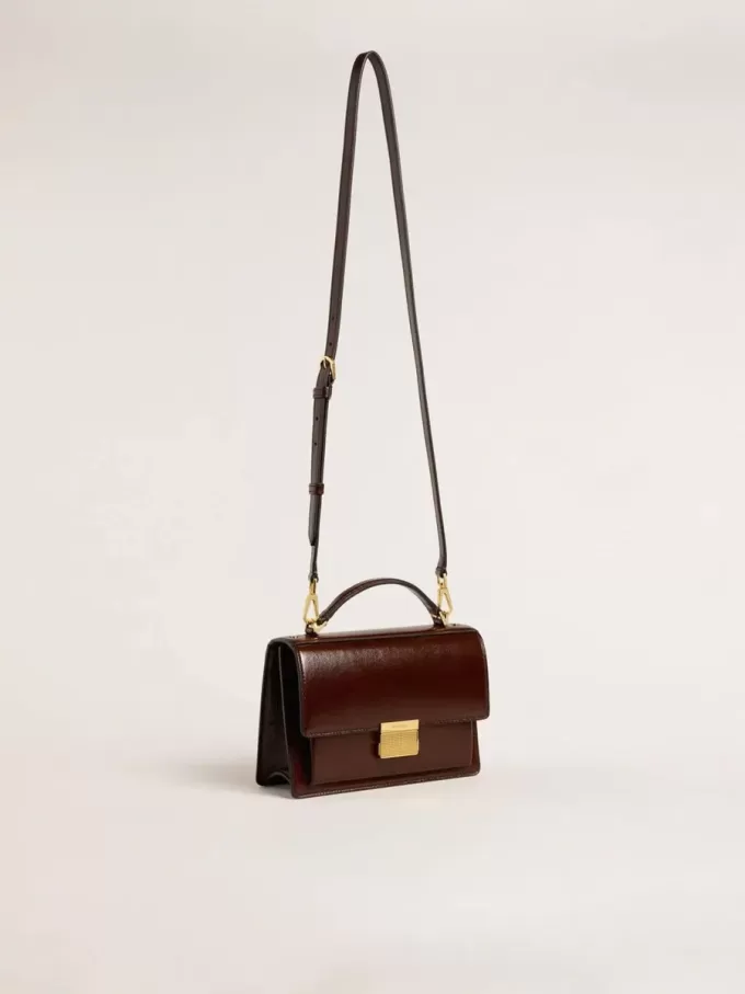 Bolso Venezia en piel laminada marrón oscuro con detalles dorados Bolso Venezia en piel laminada marrón oscuro con detalles dorados