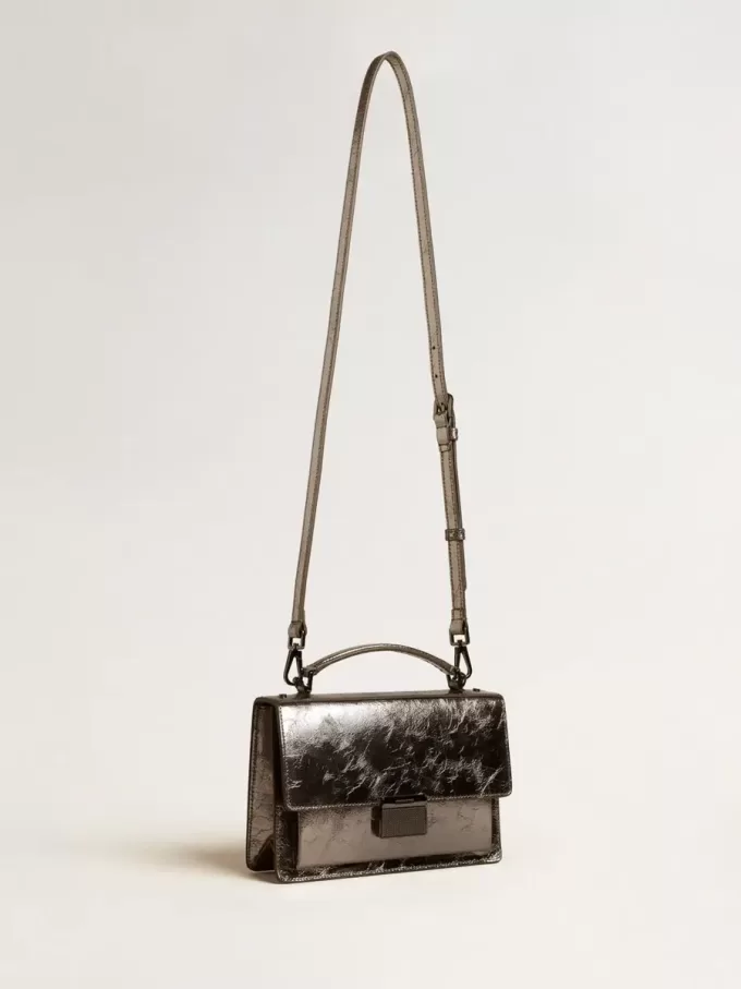 Bolso Venezia en piel metalizada gris antracita con detalles en negro Bolso Venezia en piel metalizada gris antracita con detalles en negro