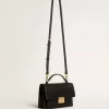 Bolso Venezia en piel negra con detalles dorados Bolso Venezia en piel negra con detalles dorados