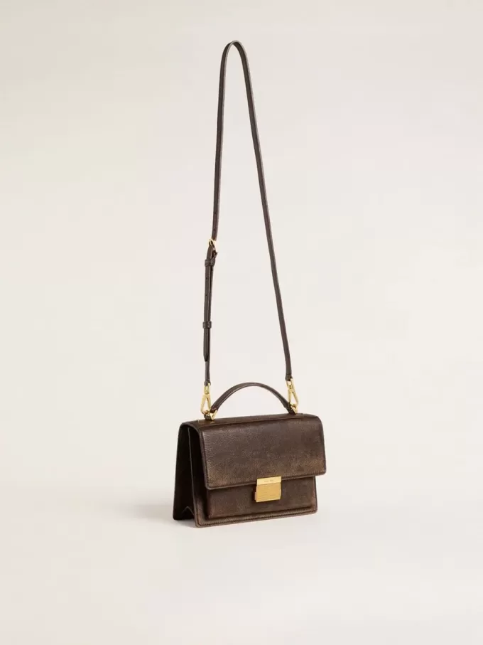 Bolso Venezia en piel vintage marrón oscuro repujada con detalles dorados Bolso Venezia en piel vintage marrón oscuro repujada con detalles dorados