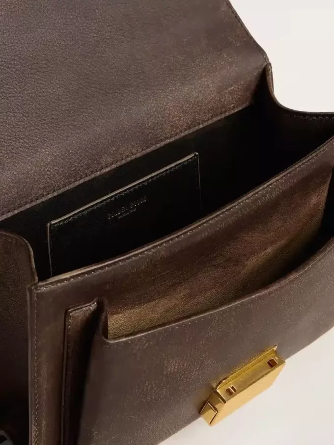 Bolso Venezia en piel vintage marrón oscuro repujada con detalles dorados Bolso Venezia en piel vintage marrón oscuro repujada con detalles dorados