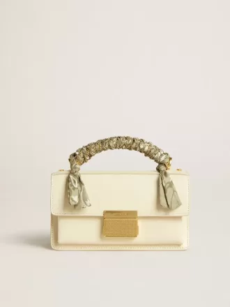 Bolso Venezia pequeño en piel acolchada color mantequilla con pañuelo trenzado.