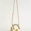 Bolso Venezia pequeño en piel acolchada color mantequilla con pañuelo trenzado. Bolso Venezia pequeño en piel acolchada color mantequilla con pañuelo trenzado.