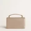 Bolso Venezia pequeño en piel beige con detalles dorados Bolso Venezia pequeño en piel beige con detalles dorados
