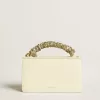 Bolso Venezia pequeño en piel color mantequilla con bufanda trenzada y doble charm. Bolso Venezia pequeño en piel color mantequilla con bufanda trenzada y doble charm.