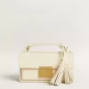 Bolso Venezia pequeño en piel color mantequilla con detalles dorados Bolso Venezia pequeño en piel color mantequilla con detalles dorados