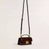 Bolso Venezia pequeño en piel laminada marrón oscuro con detalles dorados Bolso Venezia pequeño en piel laminada marrón oscuro con detalles dorados