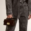 Bolso Venezia pequeño en piel laminada marrón oscuro con detalles dorados Bolso Venezia pequeño en piel laminada marrón oscuro con detalles dorados
