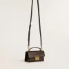 Bolso Venezia pequeño en piel marrón oscuro con hebilla dorada Bolso Venezia pequeño en piel marrón oscuro con hebilla dorada