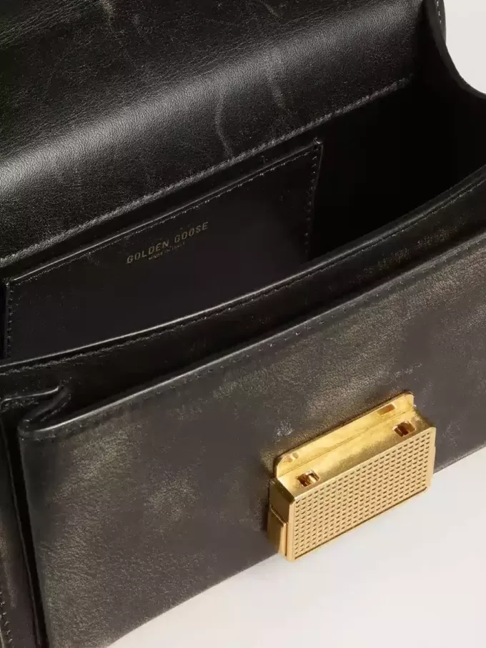 Bolso Venezia pequeño en piel marrón oscuro con hebilla dorada Bolso Venezia pequeño en piel marrón oscuro con hebilla dorada