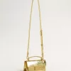 Bolso Venezia pequeño en piel metalizada dorada con detalles dorados. Bolso Venezia pequeño en piel metalizada dorada con detalles dorados.