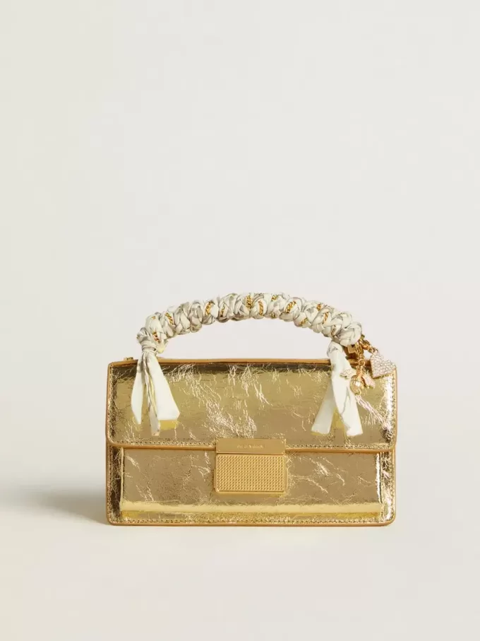 Bolso Venezia pequeño en piel metalizada dorada con detalles dorados. Bolso Venezia pequeño en piel metalizada dorada con detalles dorados.