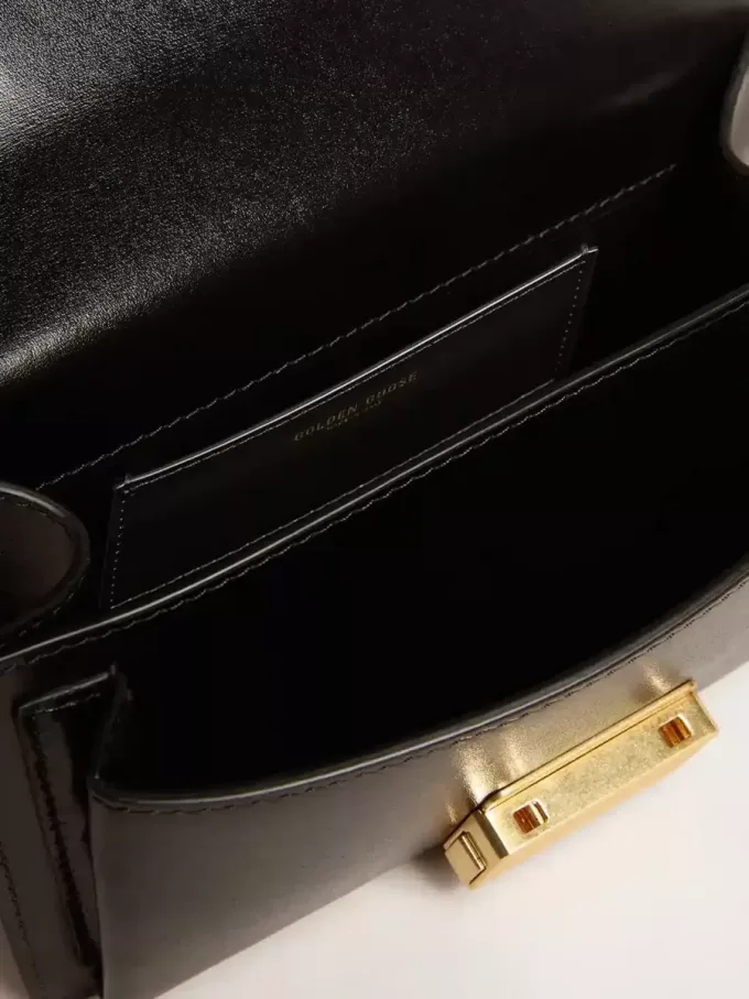 Bolso Venezia pequeño en piel negra con detalles dorados Bolso Venezia pequeño en piel negra con detalles dorados