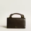 Bolso Venezia pequeño en piel negra con pañuelo de seda Bolso Venezia pequeño en piel negra con pañuelo de seda