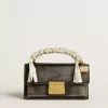 Bolso Venezia pequeño en piel negra desgastada con detalles dorados. Bolso Venezia pequeño en piel negra desgastada con detalles dorados.