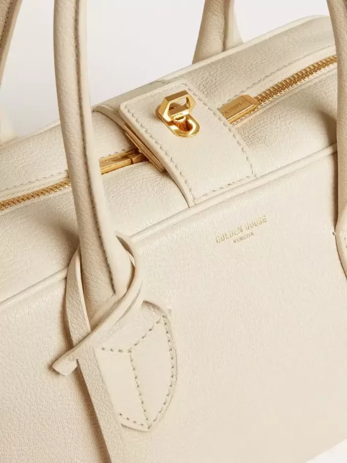 Bolso Vita en piel color mantequilla con detalles dorados Bolso Vita en piel color mantequilla con detalles dorados