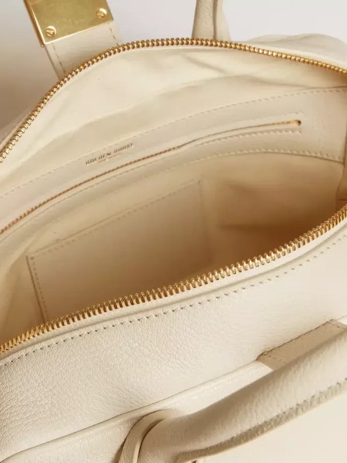 Bolso Vita en piel color mantequilla con detalles dorados Bolso Vita en piel color mantequilla con detalles dorados