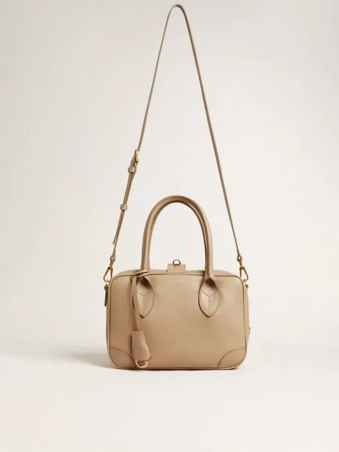 Bolso Vita en piel color topo con detalles dorados Bolso Vita en piel color topo con detalles dorados
