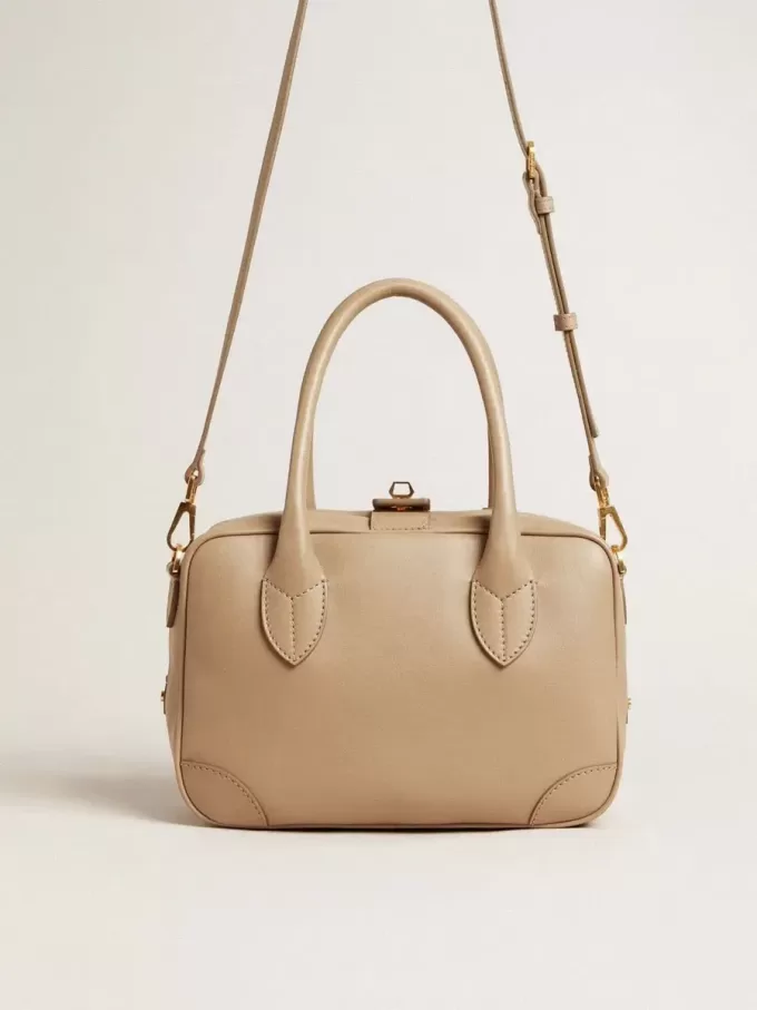 Bolso Vita en piel color topo con detalles dorados Bolso Vita en piel color topo con detalles dorados
