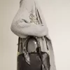 Bolso Vita en piel de oveja negra con detalles dorados