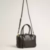 Bolso Vita en piel de oveja negra con detalles dorados