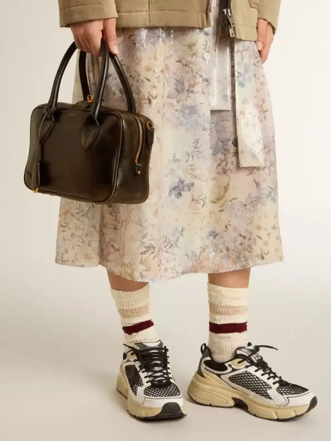 Bolso Vita en piel envejecida negra con detalles dorados Bolso Vita en piel envejecida negra con detalles dorados