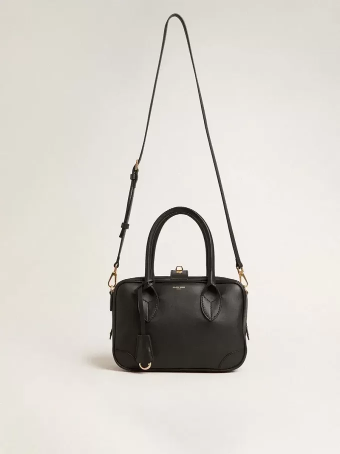 Bolso Vita en piel lisa negra con detalles dorados Bolso Vita en piel lisa negra con detalles dorados