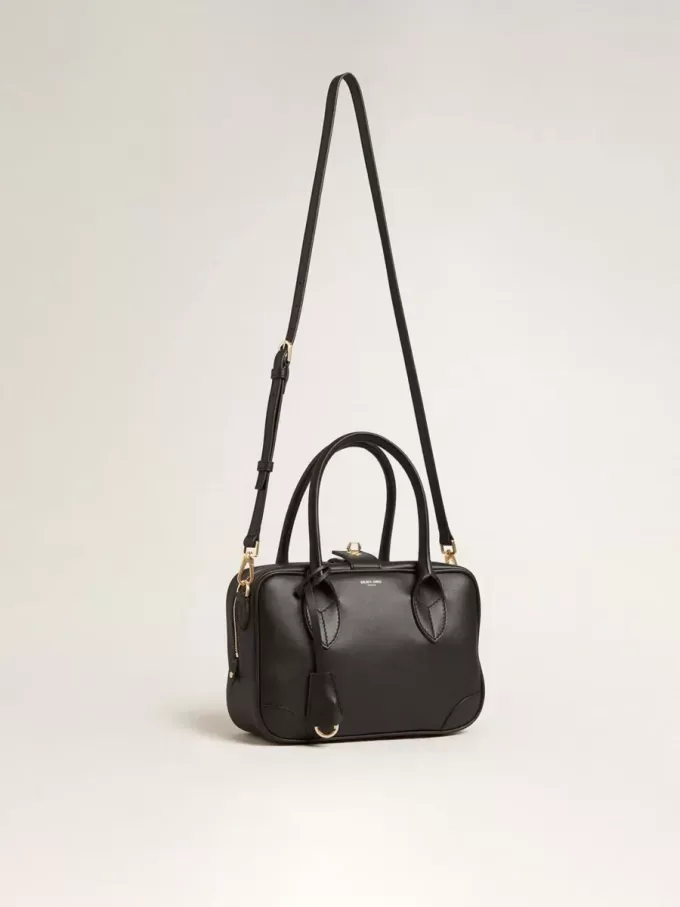 Bolso Vita en piel lisa negra con detalles dorados Bolso Vita en piel lisa negra con detalles dorados