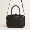 Bolso Vita en piel lisa negra con detalles dorados Bolso Vita en piel lisa negra con detalles dorados