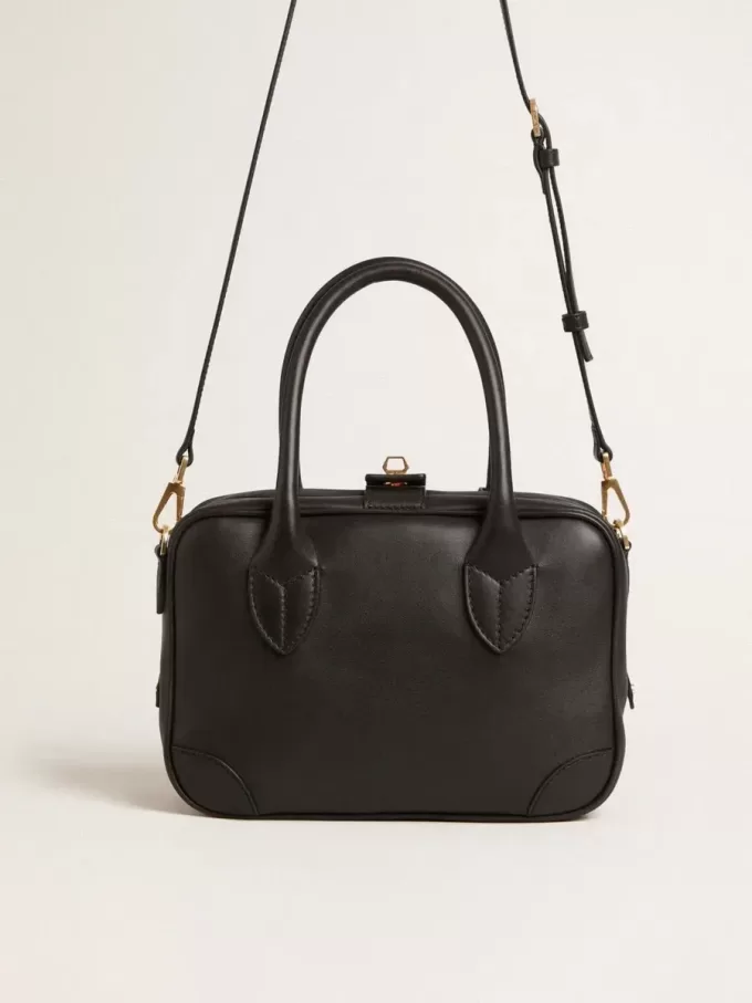 Bolso Vita en piel lisa negra con detalles dorados Bolso Vita en piel lisa negra con detalles dorados
