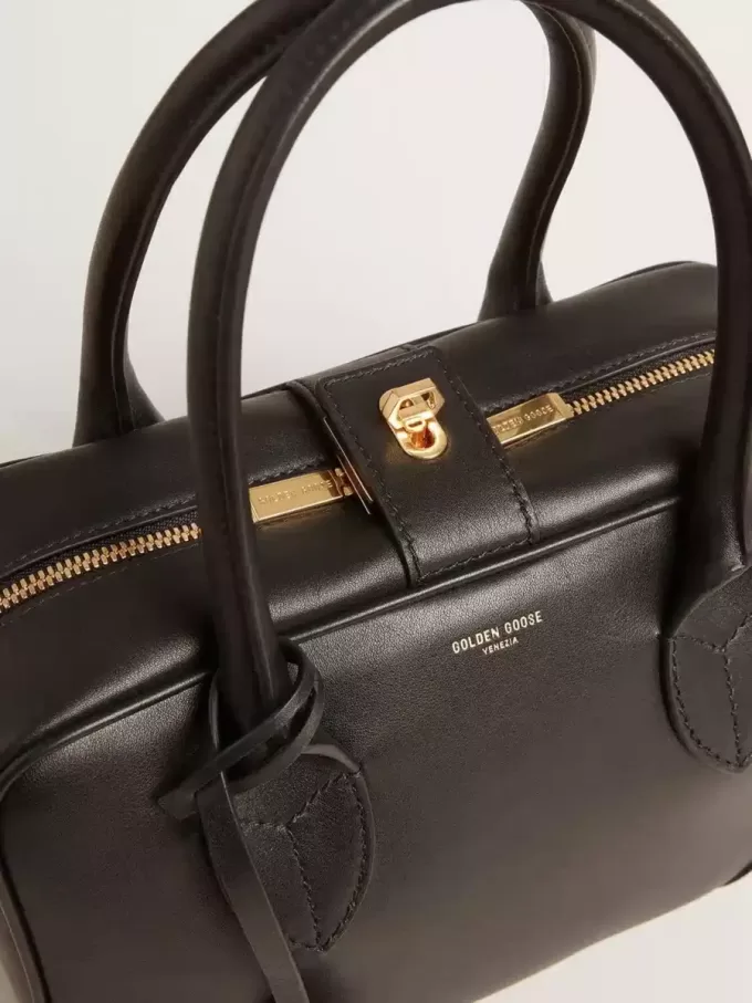 Bolso Vita en piel lisa negra con detalles dorados Bolso Vita en piel lisa negra con detalles dorados