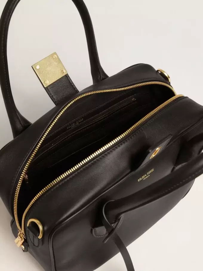 Bolso Vita en piel lisa negra con detalles dorados Bolso Vita en piel lisa negra con detalles dorados