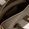 Bolso Vita en piel verde salvia con detalles dorados Bolso Vita en piel verde salvia con detalles dorados