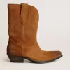 Botas bajas de mujer en ante color tabaco con estrella incrustada Botas bajas de mujer en ante color tabaco con estrella incrustada