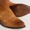 Botas bajas de mujer en ante color tabaco con estrella incrustada Botas bajas de mujer en ante color tabaco con estrella incrustada