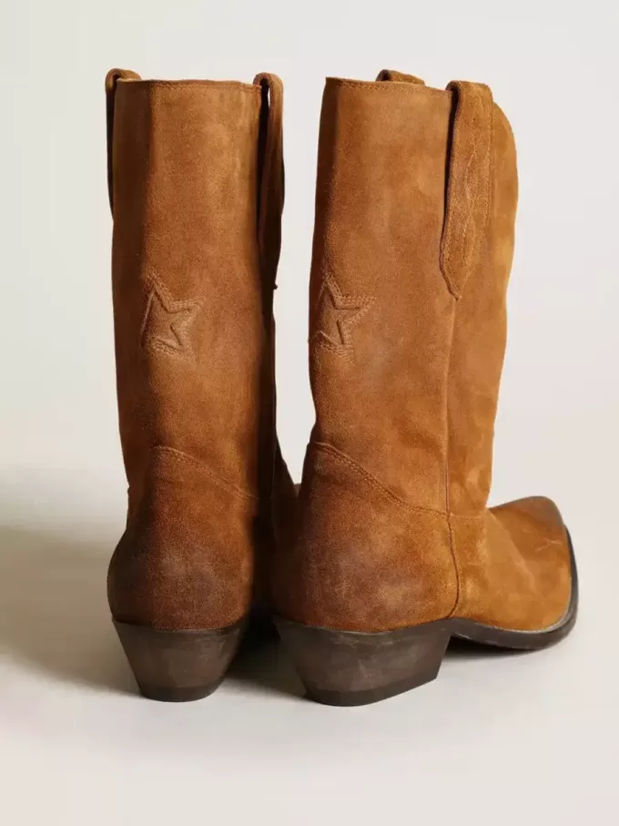 Botas bajas de mujer en ante color tabaco con estrella incrustada Botas bajas de mujer en ante color tabaco con estrella incrustada