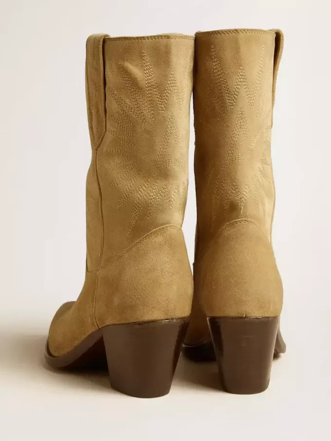 Botas bajas Wish Star en ante encerado color arena con bordado de estrellas