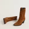 Botas bajas Wish Star para mujer en ante color coñac con bordado de estrellas Botas bajas Wish Star para mujer en ante color coñac con bordado de estrellas